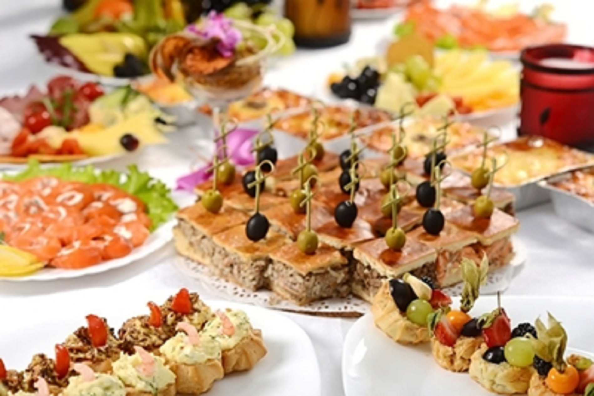 Фуршет на работе меню недорого. Фуршет канапе ресторан мишлен. Фуршетный стол. Фуршет для детей. Фуршет на день рождения.