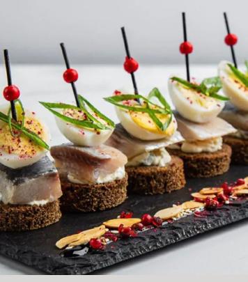 Канапе бочковая сельдь Канапе бочковая сельдь