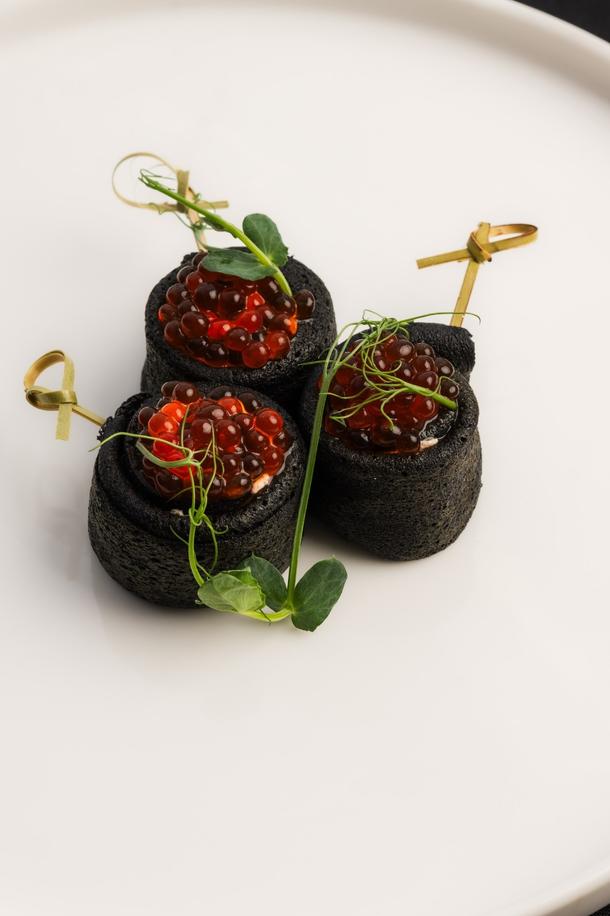 Черные блины с форелью - 50 грамм Черные блины с форелью - 50 грамм