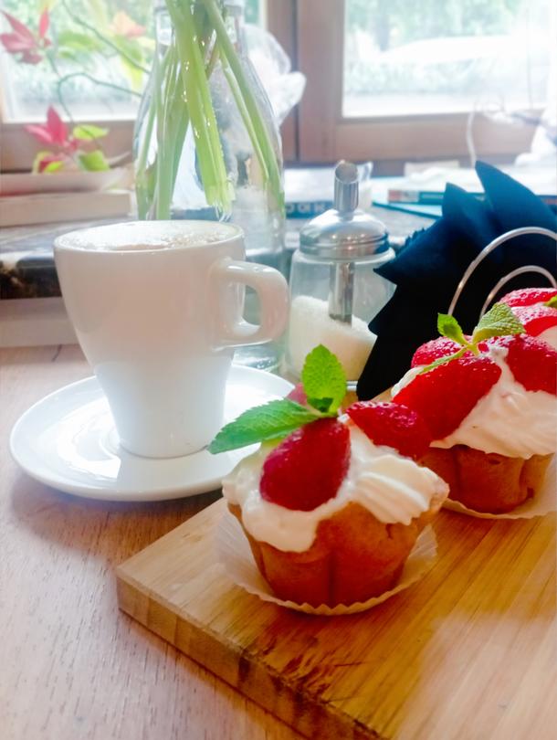 Клубничные капкейки