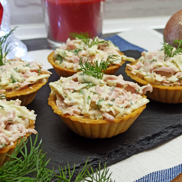 Тарталетка «Сытная» с копченой курицей Тарталетка «Сытная» с копченой курицей