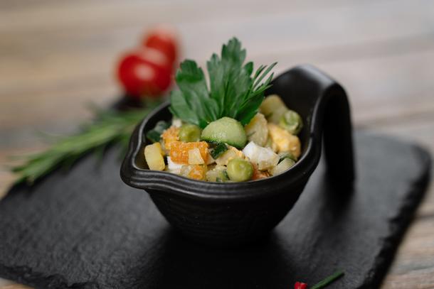 Оливье с отварным куриным филе Оливье с отварным куриным филе