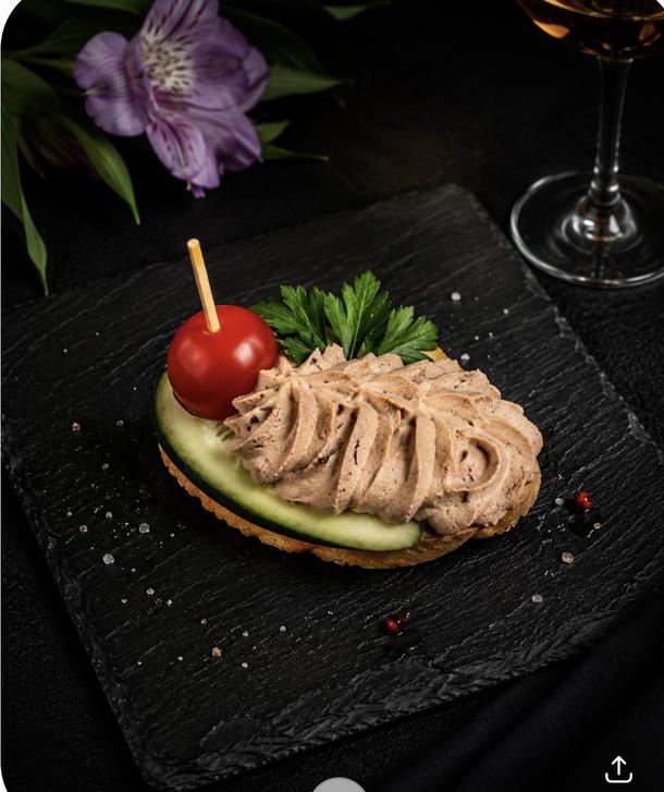 Канапе с муссом из печени Канапе с муссом из печени