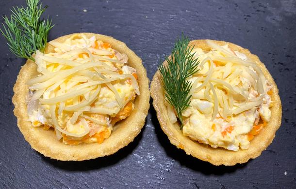 Салат Мимоза в тарталетке Салат Мимоза в тарталетке