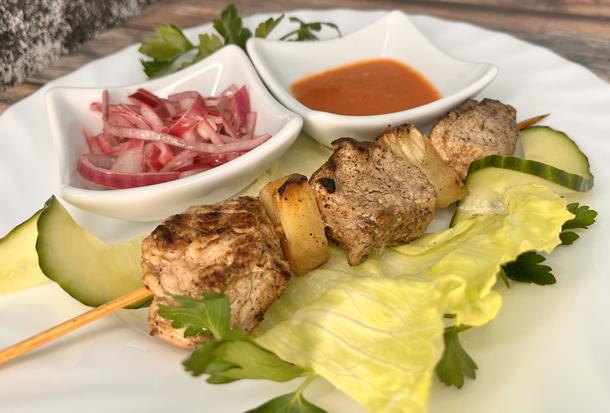 Шашлык из свинины с ананасом и острым соусом Шашлык из свинины с ананасом и острым соусом