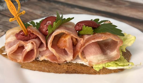 Брускетта с беконом и вишней Брускетта с беконом и вишней
