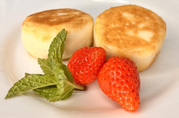 Сырники с клубникой