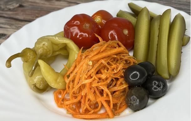 Ассорти из маринованых овощей Ассорти из маринованых овощей