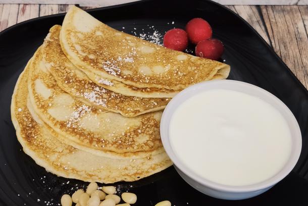 Блины со сметаной