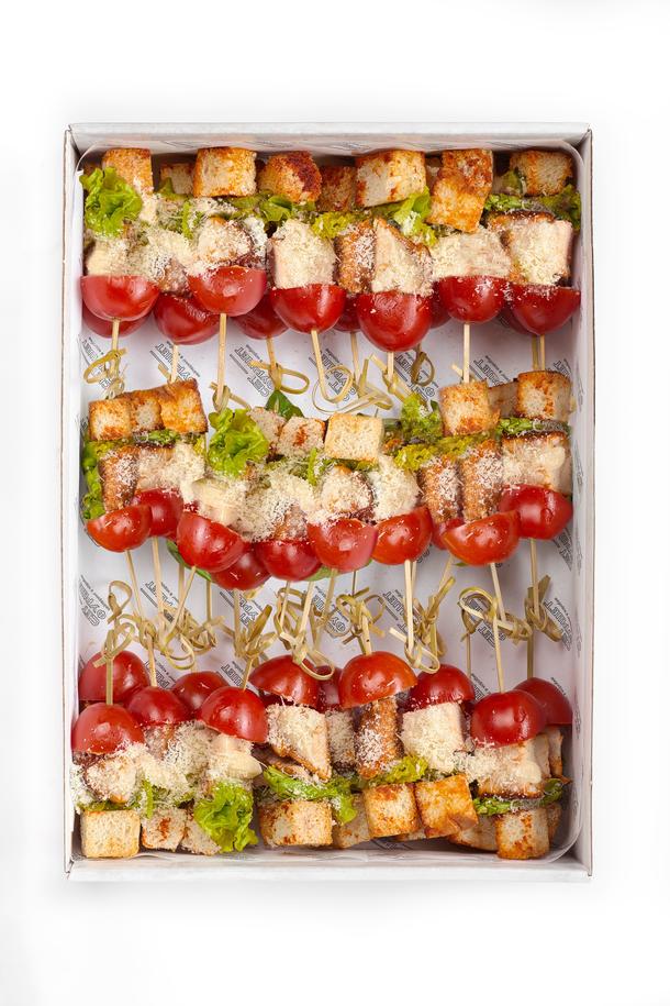 Канапе «Цезарь» с куриным филе Канапе «Цезарь» с куриным филе