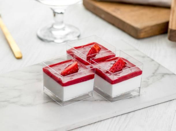 Панакотта клубничная