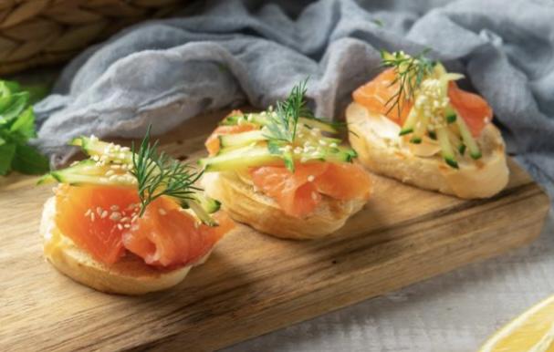 Брускетта со сс лососем Брускетта со сс лососем