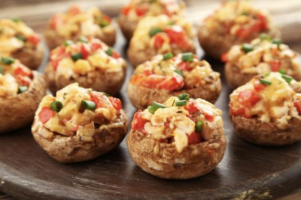 Шампиньоны фаршированные овощами Шампиньоны фаршированные овощами