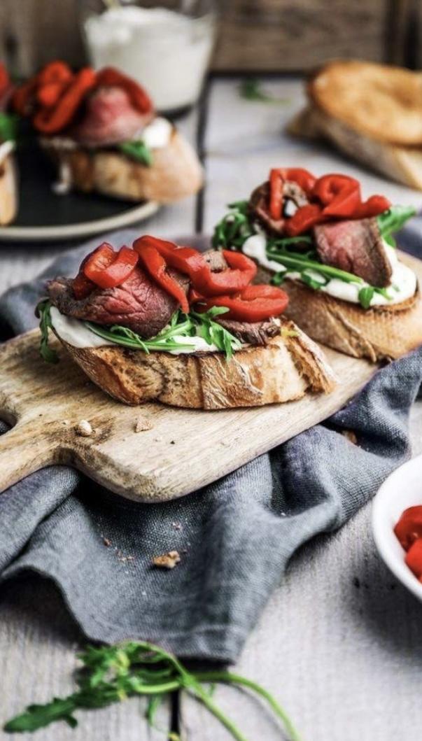 Брускетта с ростбифом и перцем Брускетта с ростбифом и перцем