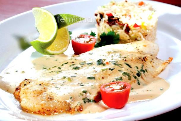 Мурманская треска под соусом тар-тар сервируется со стручковой фасолью и кус-кусом