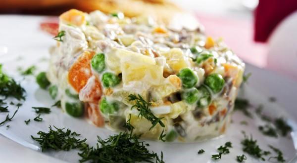 Салат Оливье с говяжьей вырезкой и свежим редисом