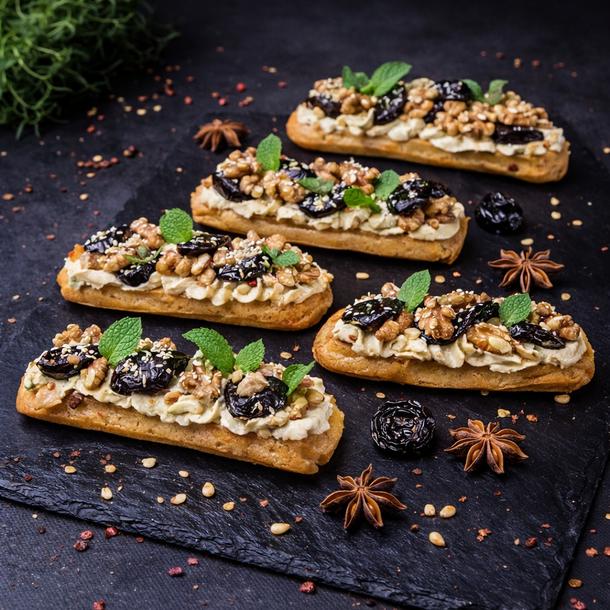 Эклеры "Печеночные с черносливом"