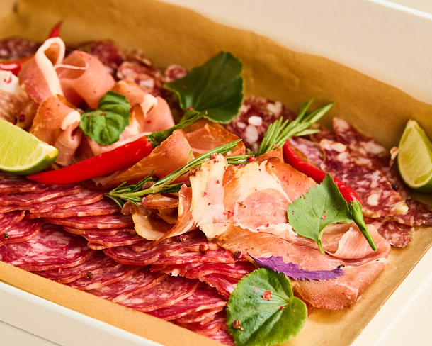 Бокс №15 Ассорти сыровяленого мяса и колбас