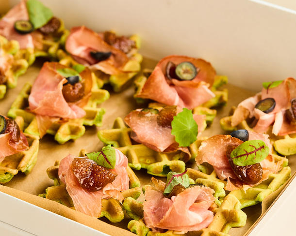 Бокс №20 Вафля шпинатная с пармой