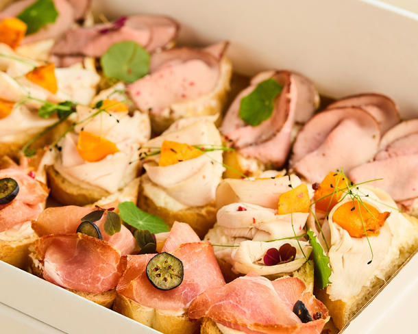 Бокс №21 Ассорти брускетт 36 шт. (мясные)