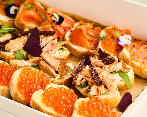 Бокс №22 Ассорти брускетт с рыбой и икрой 36 шт.