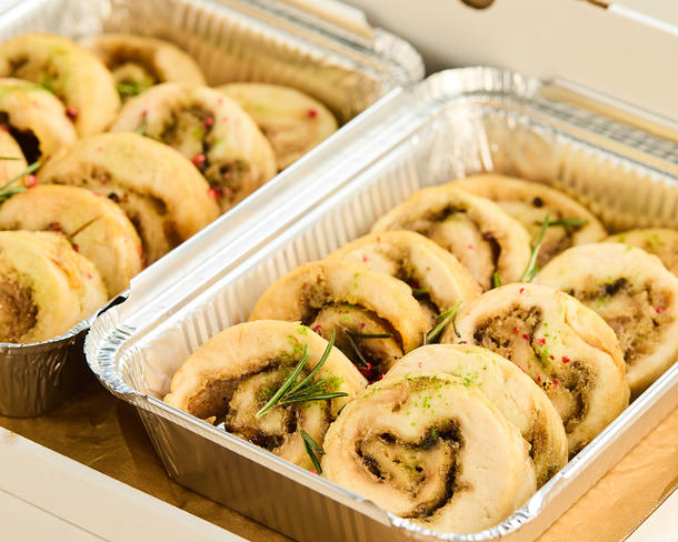 Бокс №35 Куринный рулет с травами, сметаной и аджикой