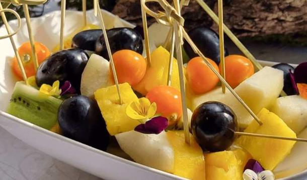 Фрукты на шпажке