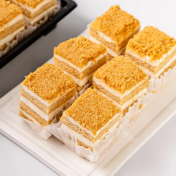 Пирожное мини-медовик