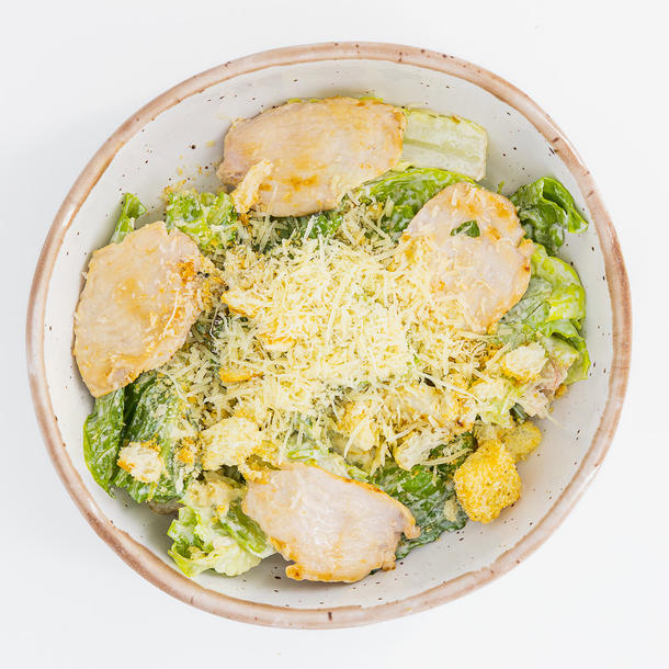 Салат цезарь с курой