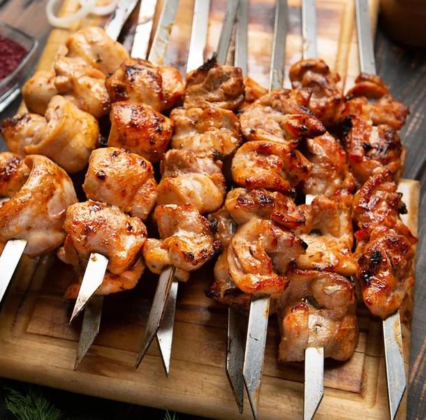 Нежный шашлык из курицы филе бедра Нежный шашлык из курицы филе бедра