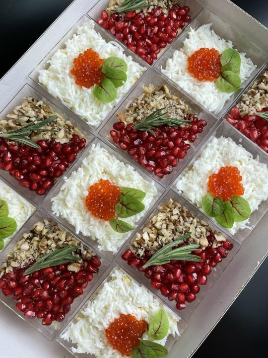 Новогодние салаты 12 шт