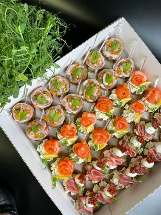 Канапе новогодние 36 шт