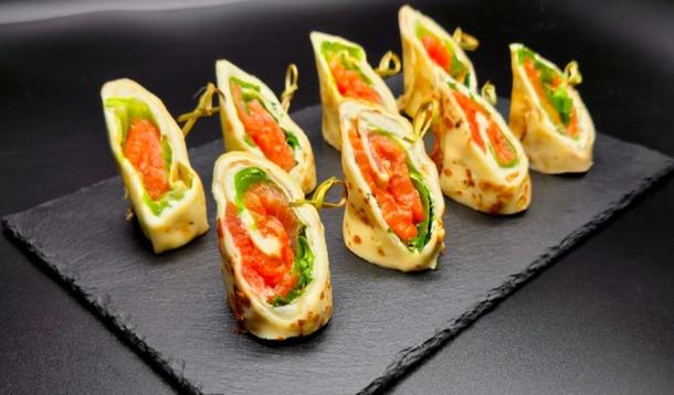 Крепсы из блина с форелью и сыром Филадельфия