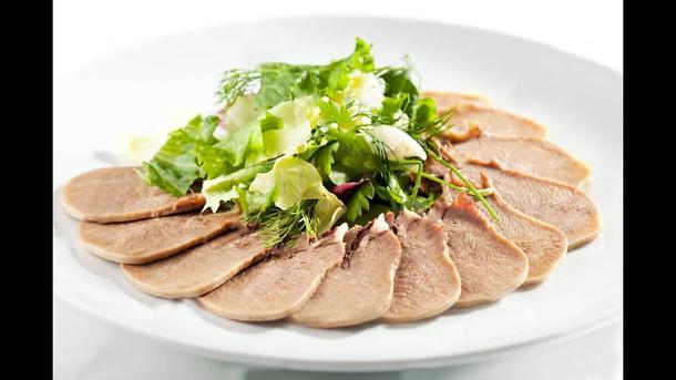 Телячий отварной язык Телячий отварной язык