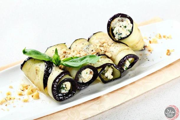 Рулетик из печеного баклажана с сыром и грецкими орехами