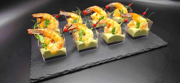 Канапе с тигровой креветкой и соусом "Айоли"