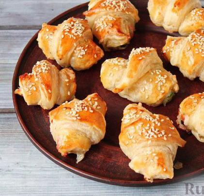 Рогалик слоёный с мясом