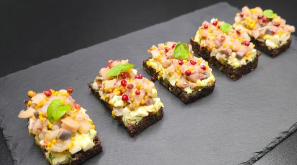 Тапас с тартаром из атлантической сельди Тапас с тартаром из атлантической сельди