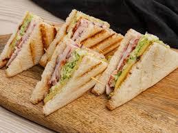 Мини сэндвич с сыром и ветчиной Мини сэндвич с сыром и ветчиной