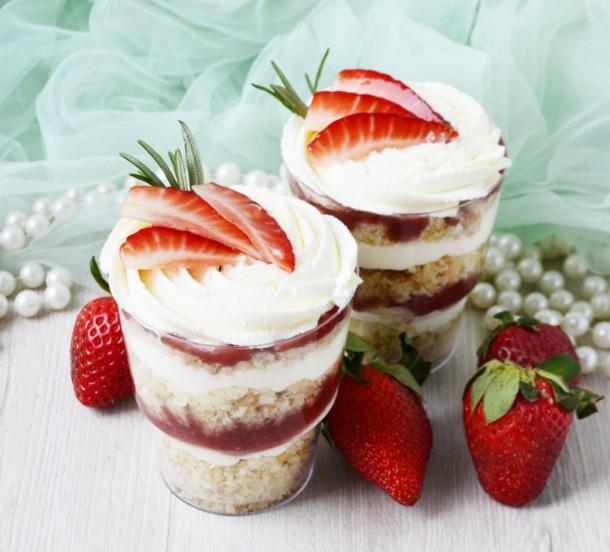 Клубничный трайфл Клубничный трайфл