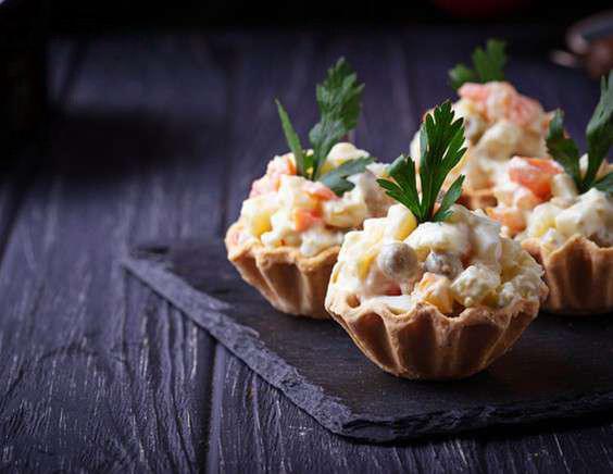 Оливье в тарталетке Оливье в тарталетке