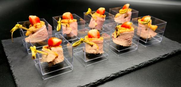 Ломтик утиного мяса в ягодном соусе Ломтик утиного мяса в ягодном соусе