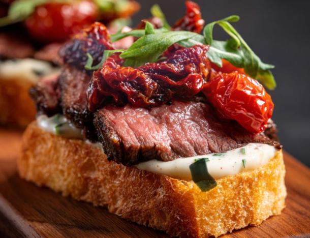 Брускетта с тар-таром из ростбифа Брускетта с тар-таром из ростбифа