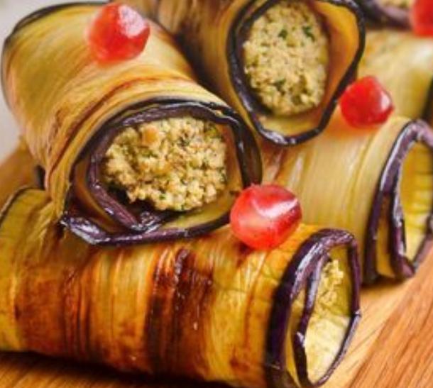 Мин-рулеты из баклажан с копченым сыром Мин-рулеты из баклажан с копченым сыром