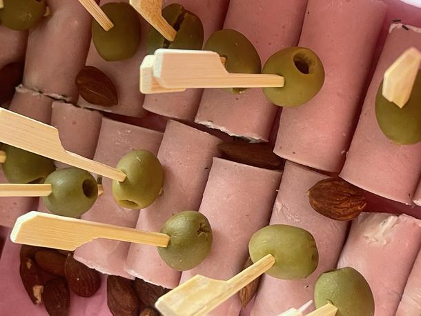 Рулетик с ветчиной и сыром Рулетик с ветчиной и сыром