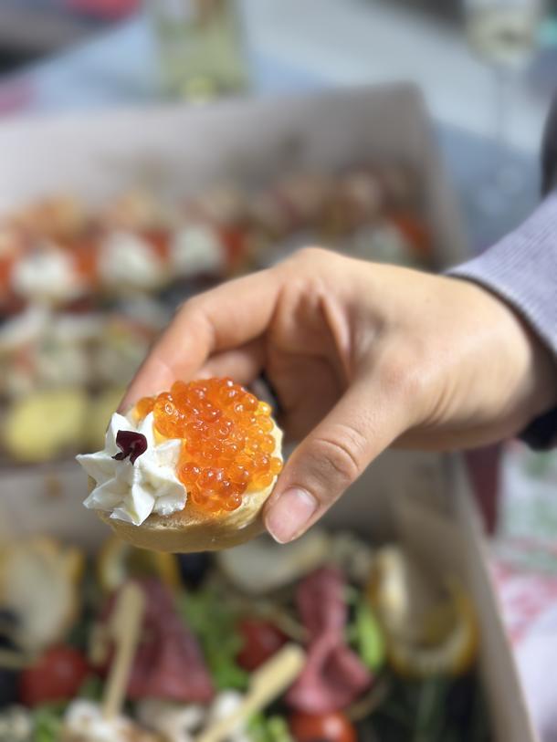 Брускетта с красной икрой Брускетта с красной икрой