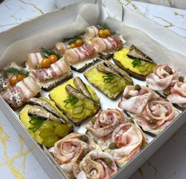 Бокс брускет на черном хлебе Аля рус