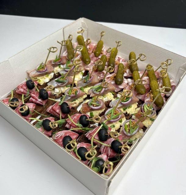 Канапе на черном хлебе