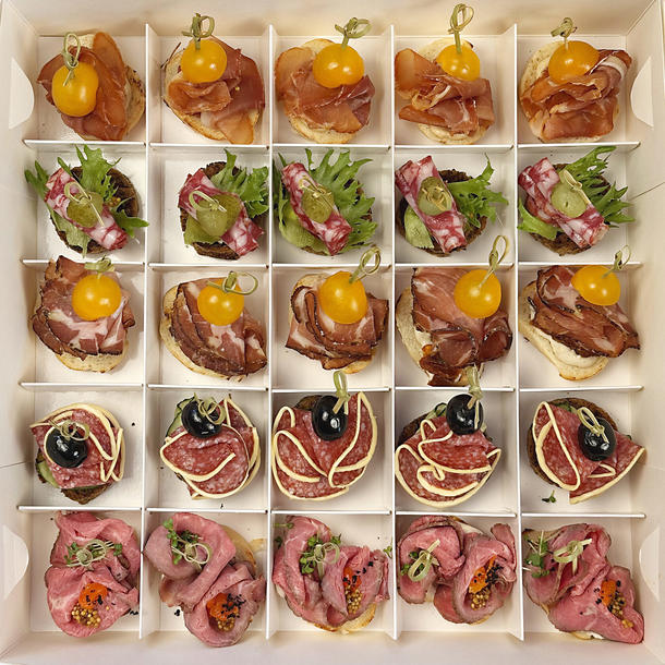 Фуршетный бокс № 5 Брускетты мясные