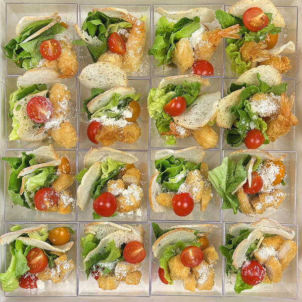 Фуршетный бокс № 9 Салаты Цезарь в шотах